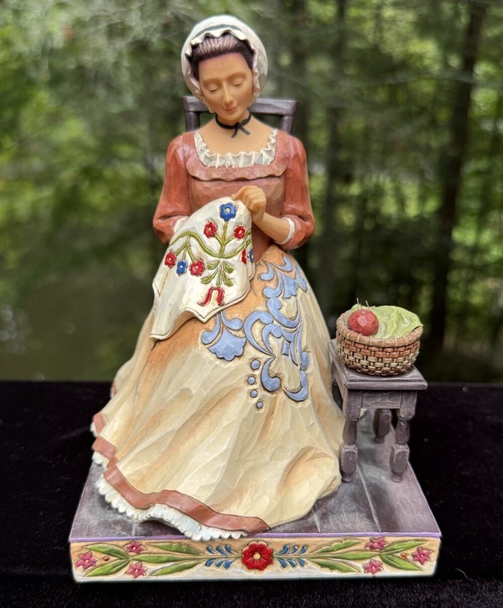 Jim Shore Heartwood Creek Williamsburg One Stitch At A Time Figurine EUC No Box